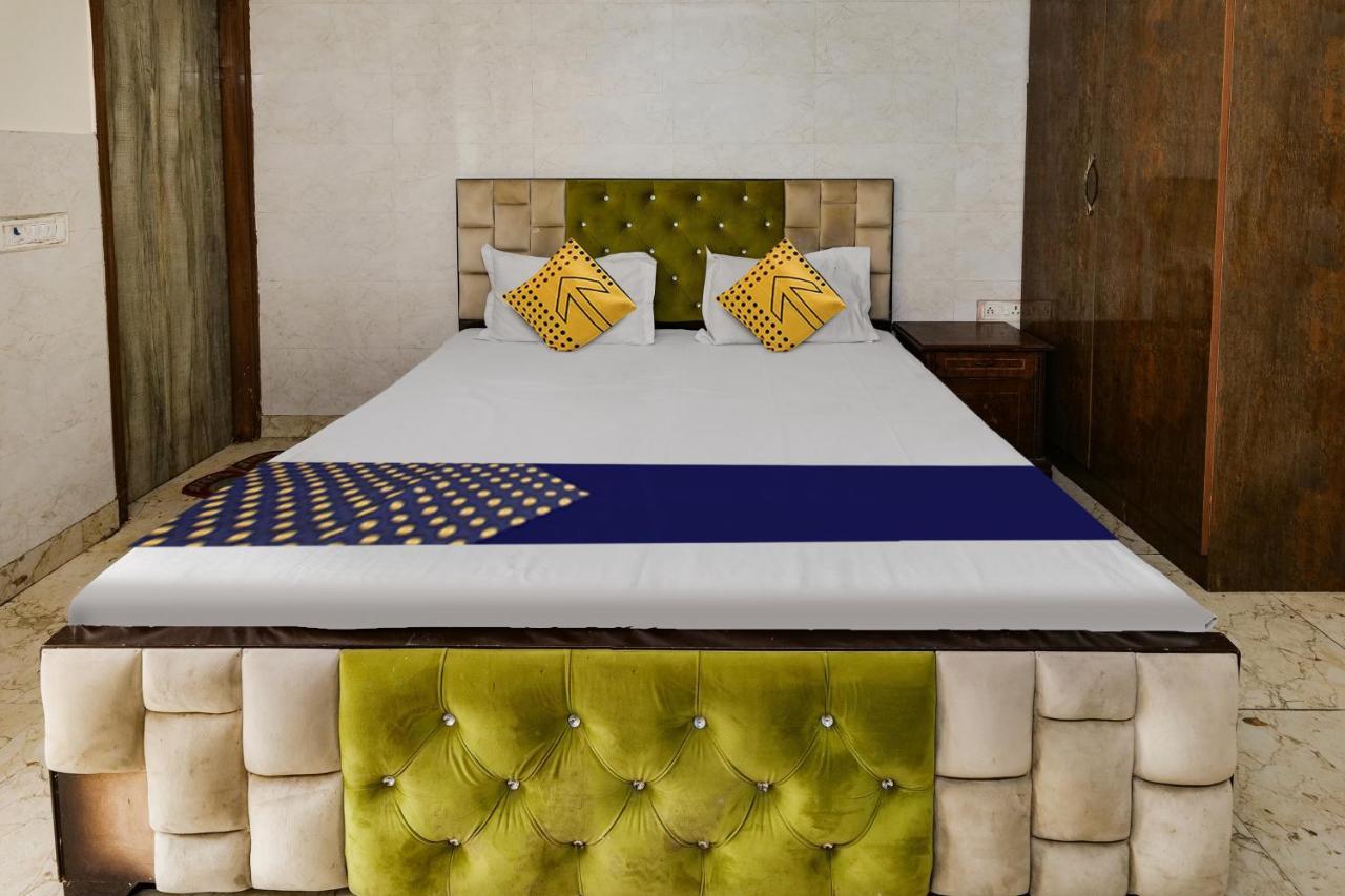 Oyo Flagship 81486 Hotel Mahalaxmi Guesthouse New Delhi Exterior photo